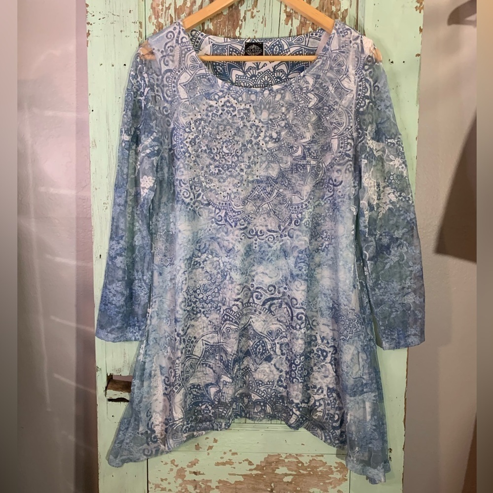 Women’s Cal Style blue and white tie dye floral-paisley patterned top